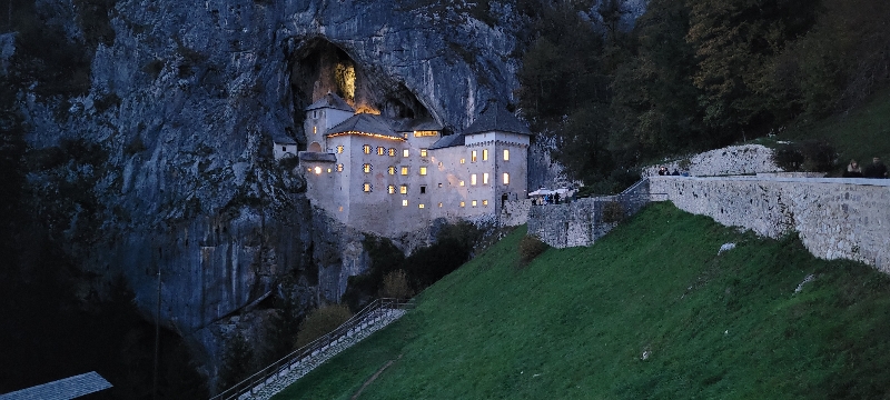 10 Castello di Predjama